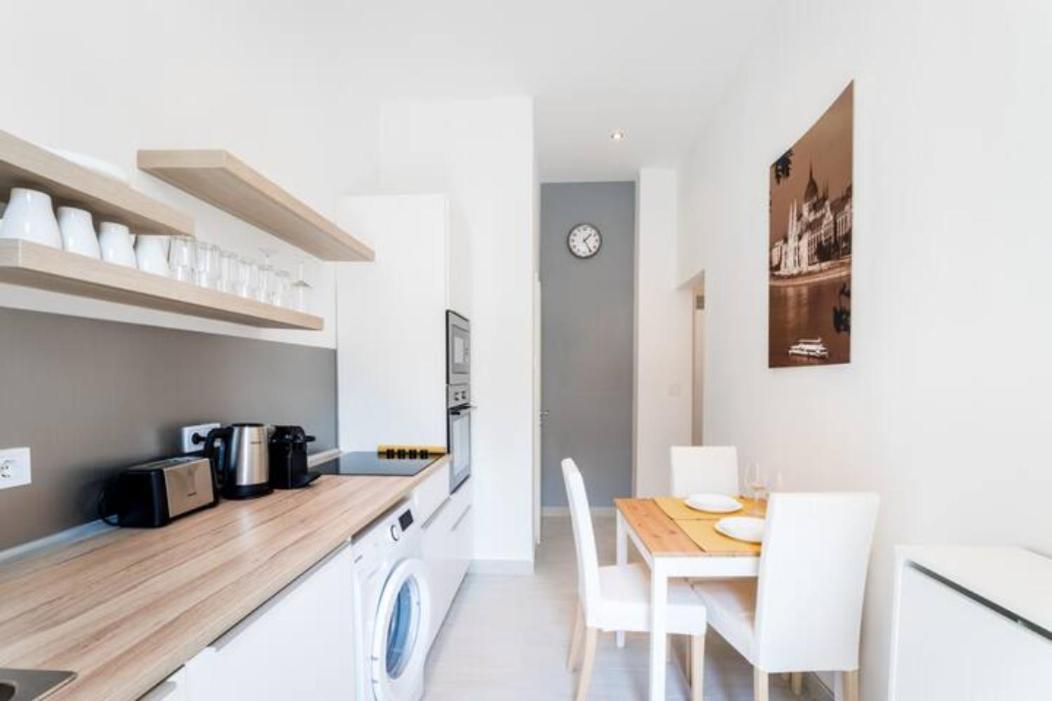 Hi-Bp Sunny Home Apartments In The Heart Of Budapest Eksteriør bilde